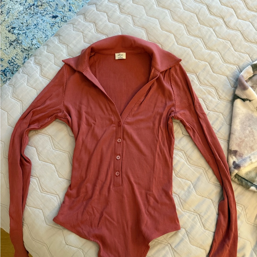 Aritzia pink ribbed bodysuit size XS